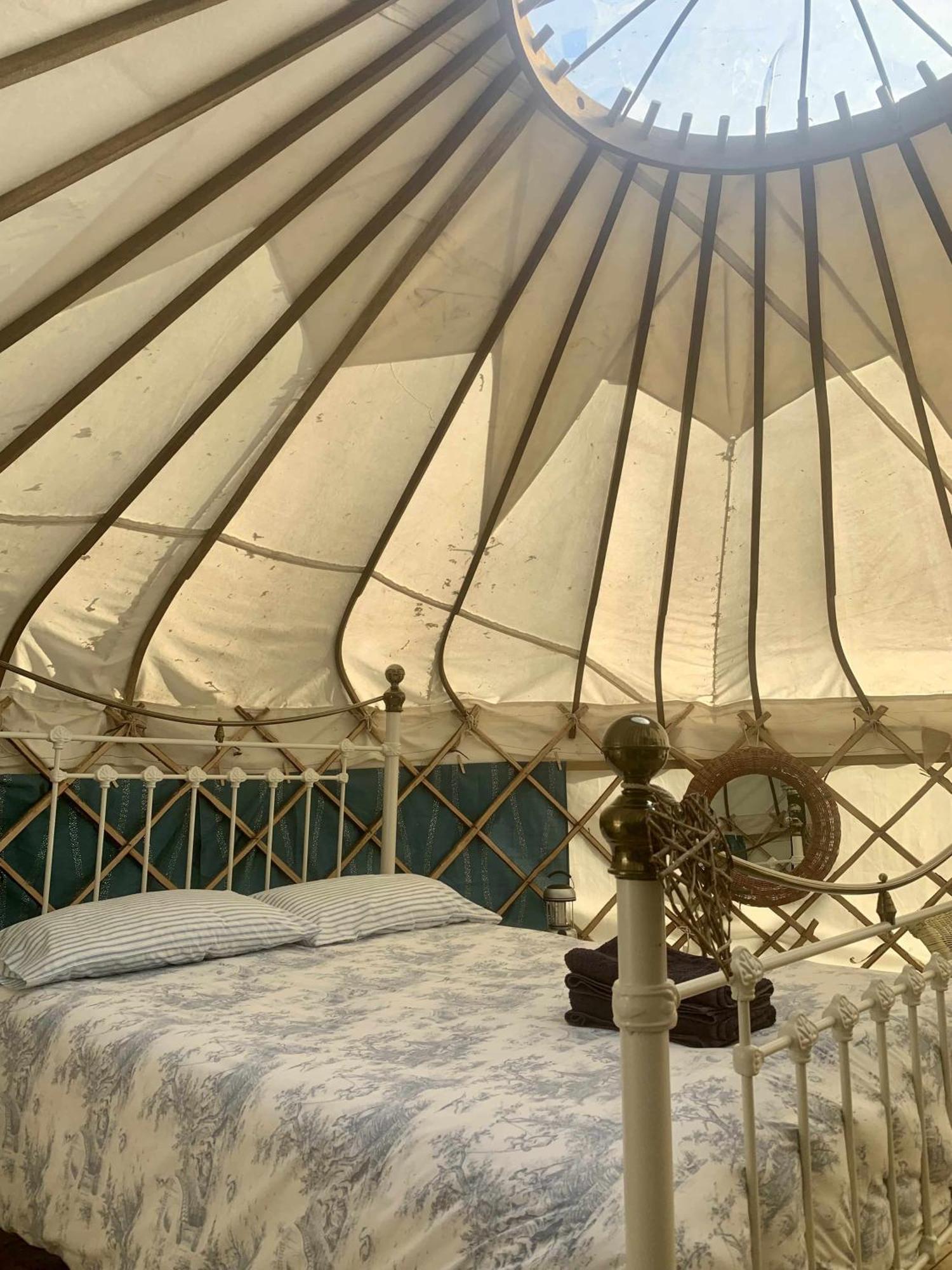 Llandysul Ceridwen Glamping, Double Decker Bus And Yurts酒店 外观 照片