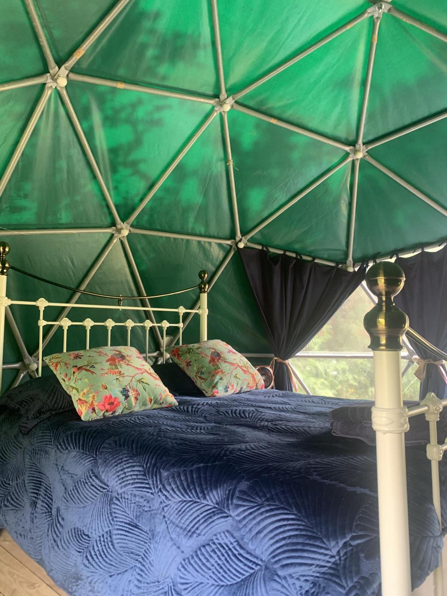Llandysul Ceridwen Glamping, Double Decker Bus And Yurts酒店 外观 照片