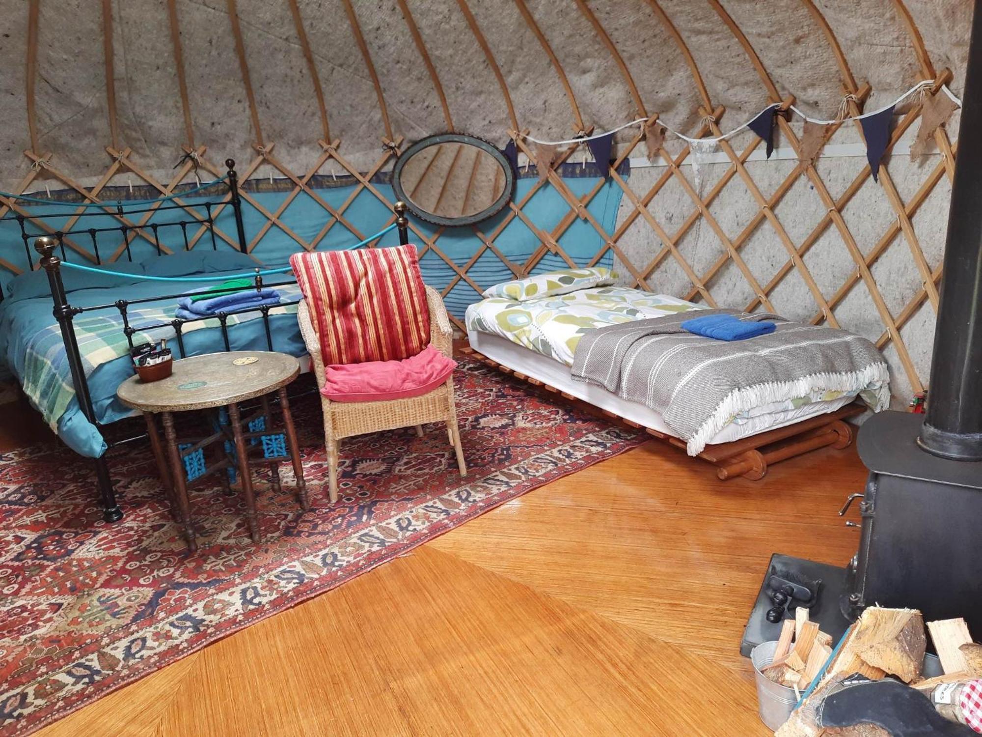 Llandysul Ceridwen Glamping, Double Decker Bus And Yurts酒店 外观 照片