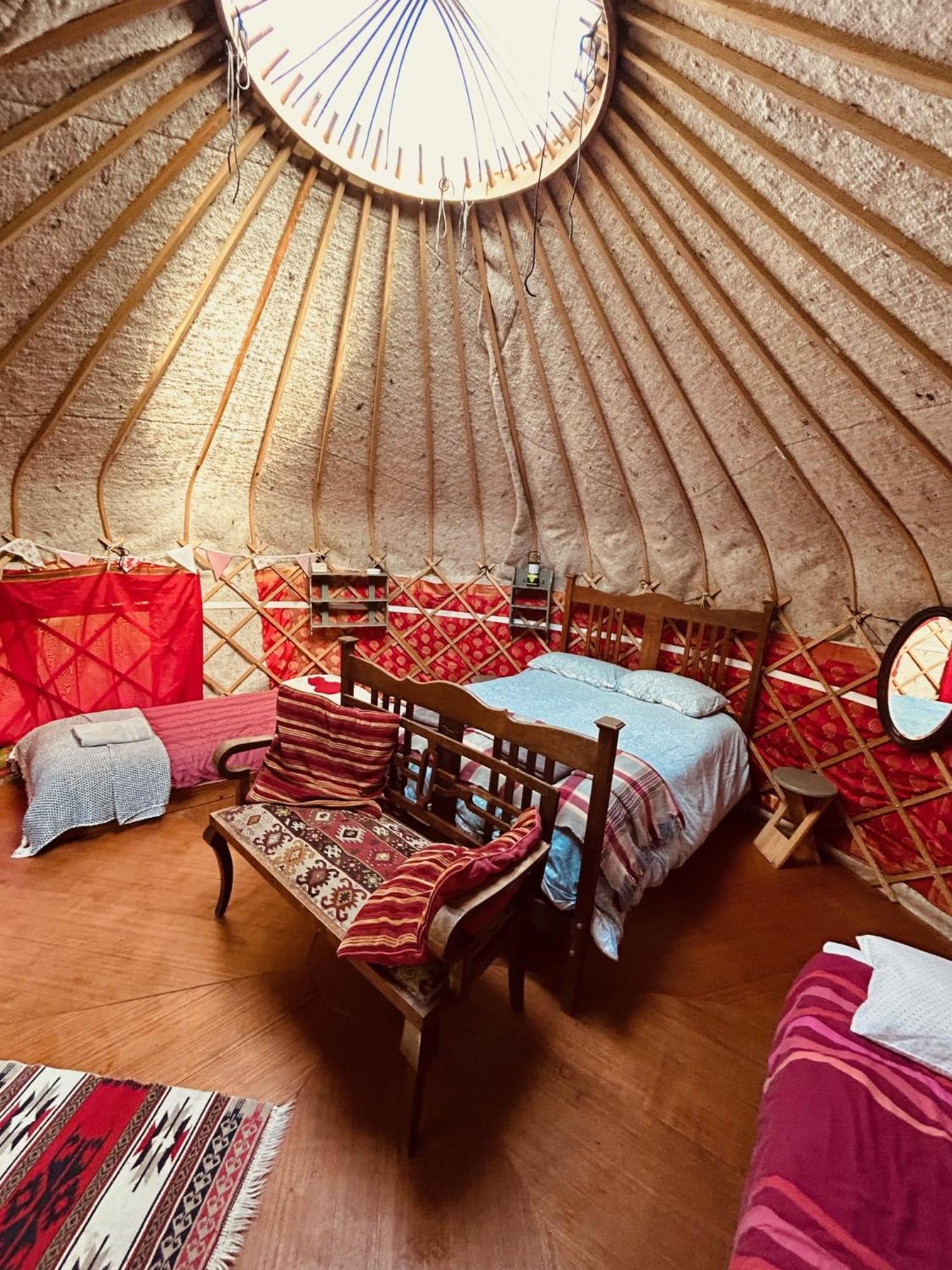 Llandysul Ceridwen Glamping, Double Decker Bus And Yurts酒店 外观 照片