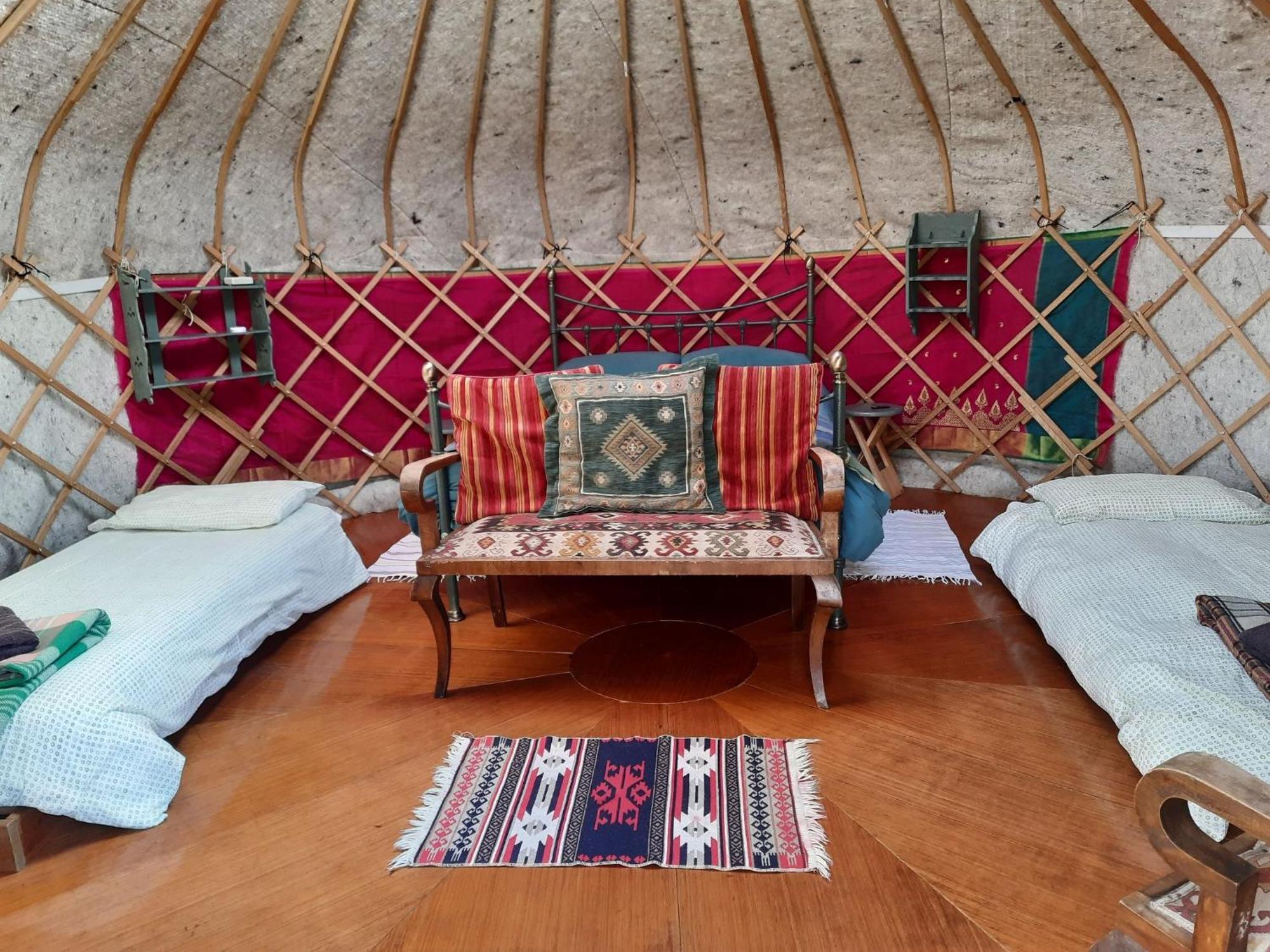 Llandysul Ceridwen Glamping, Double Decker Bus And Yurts酒店 外观 照片