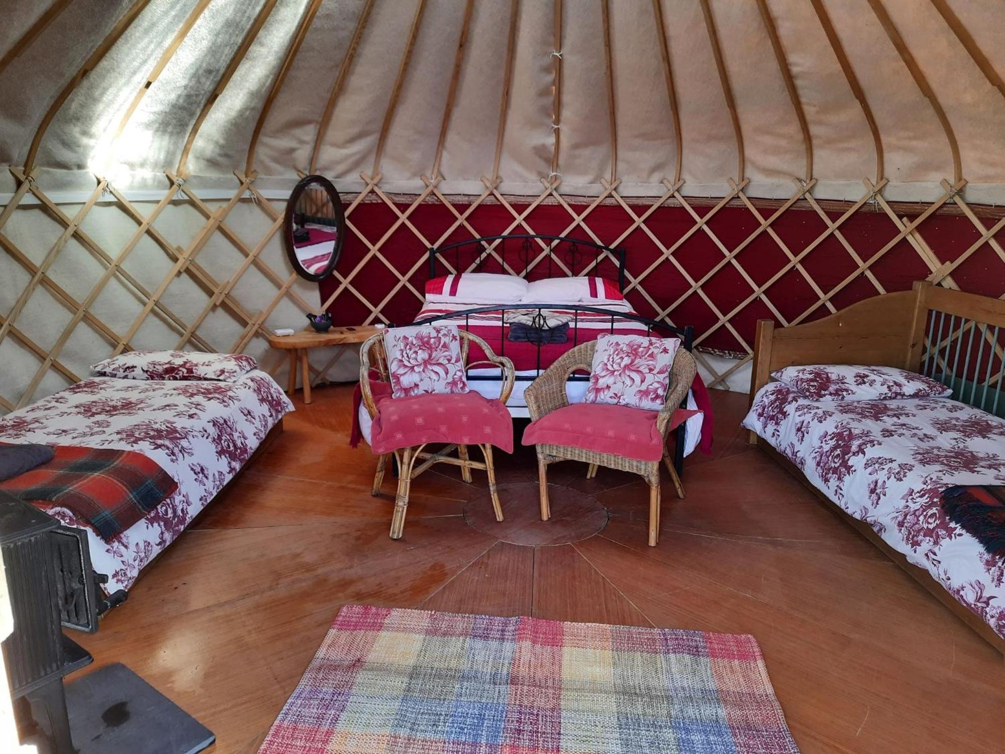 Llandysul Ceridwen Glamping, Double Decker Bus And Yurts酒店 外观 照片
