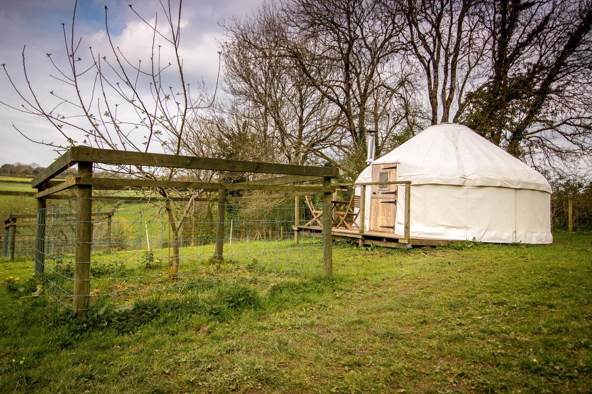 Llandysul Ceridwen Glamping, Double Decker Bus And Yurts酒店 外观 照片