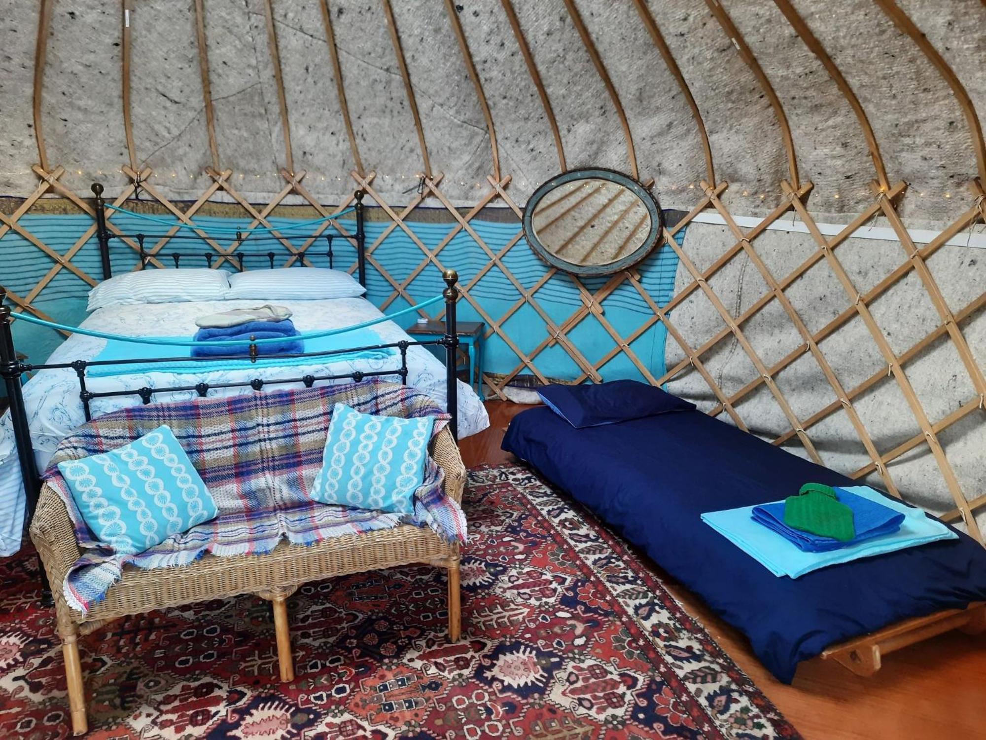 Llandysul Ceridwen Glamping, Double Decker Bus And Yurts酒店 外观 照片