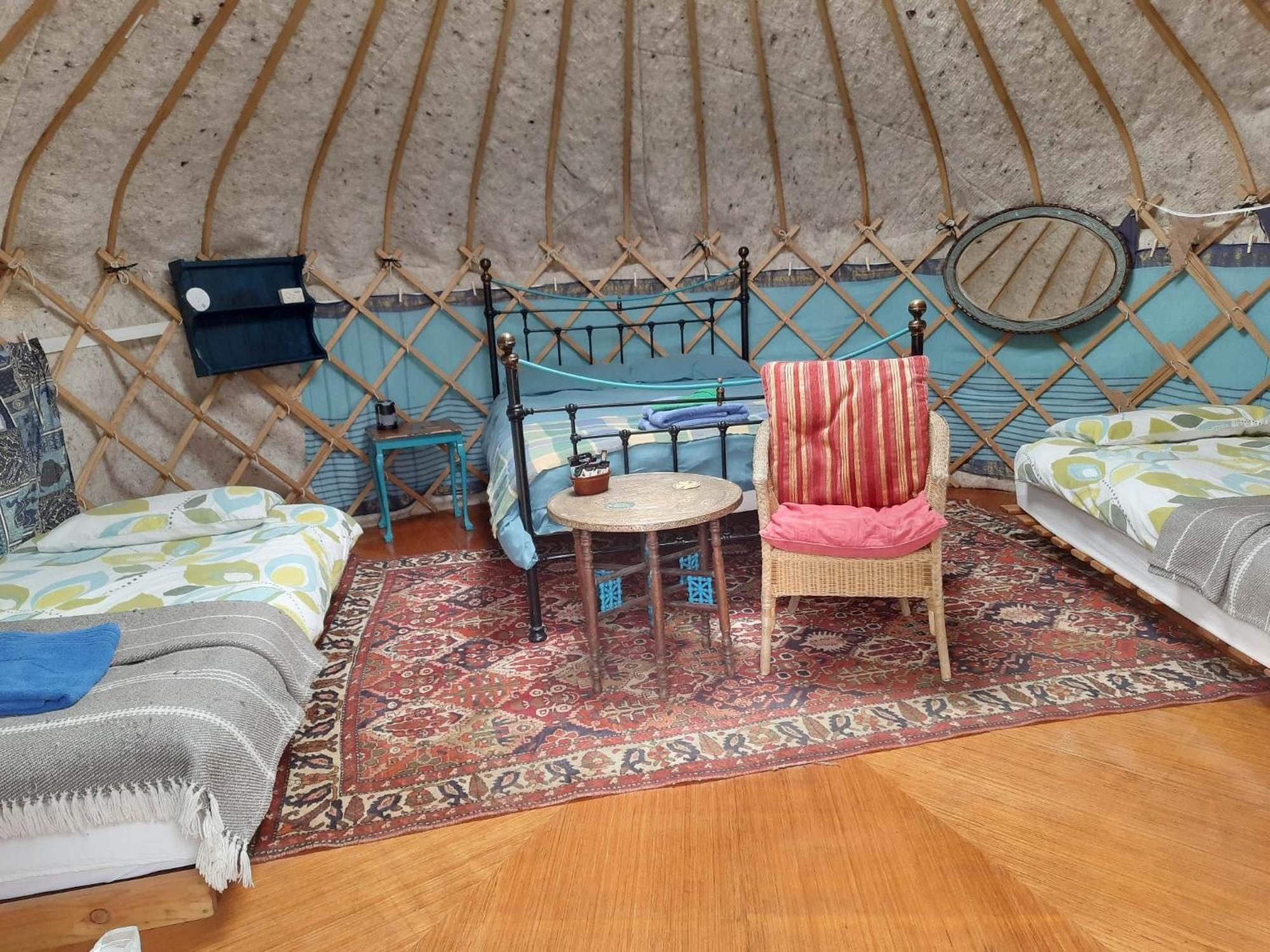 Llandysul Ceridwen Glamping, Double Decker Bus And Yurts酒店 外观 照片
