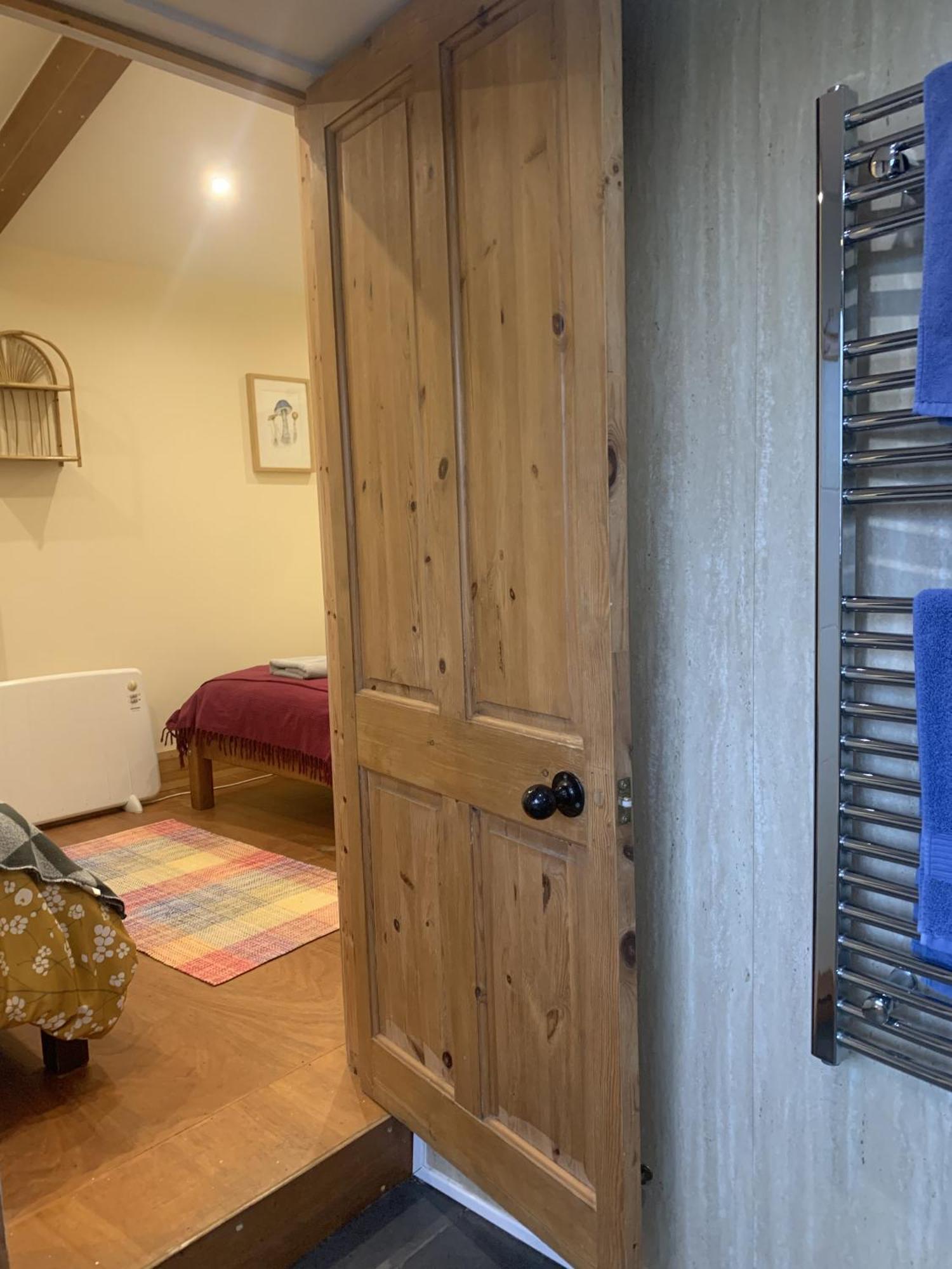 Llandysul Ceridwen Glamping, Double Decker Bus And Yurts酒店 外观 照片