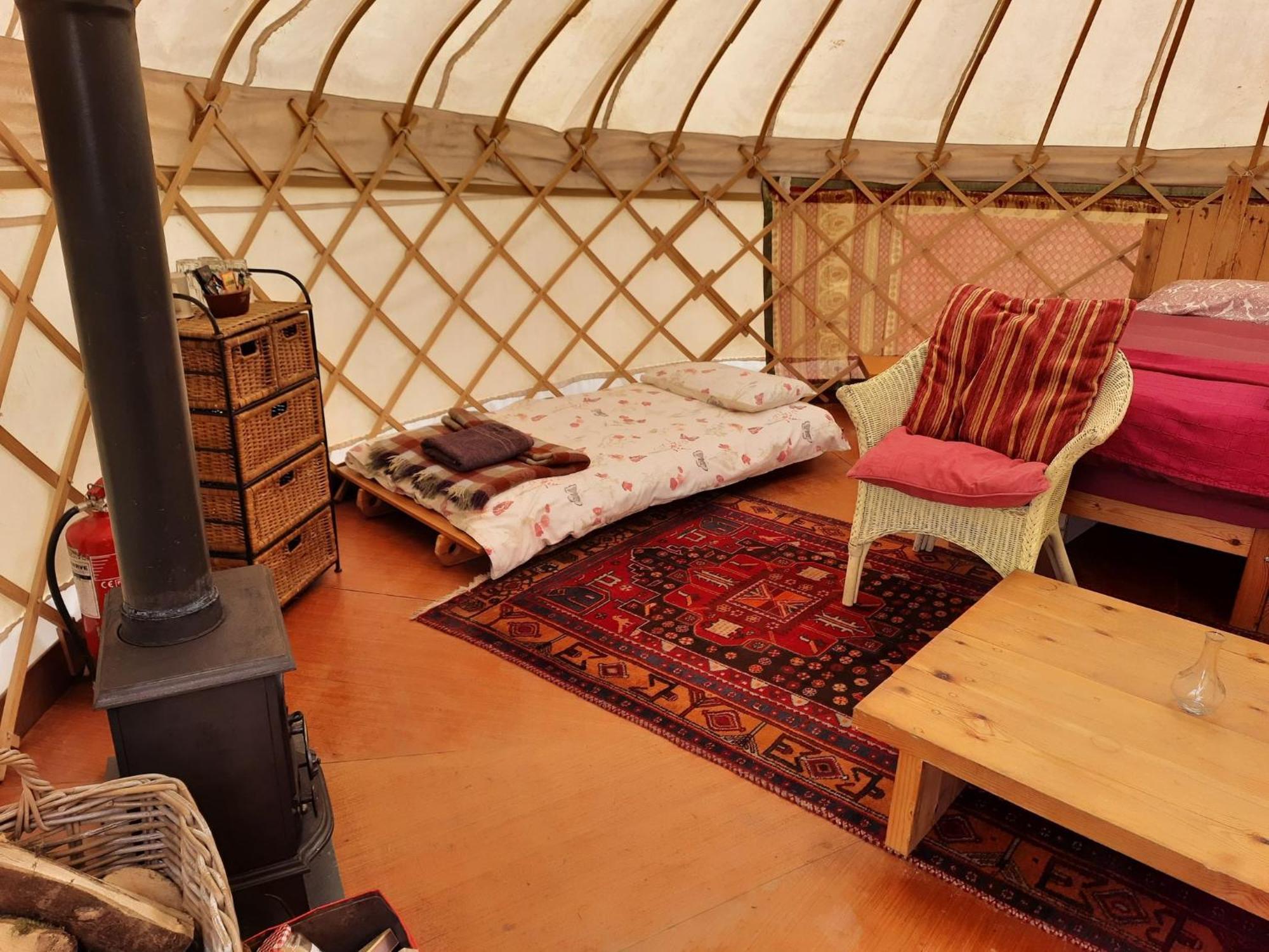 Llandysul Ceridwen Glamping, Double Decker Bus And Yurts酒店 外观 照片