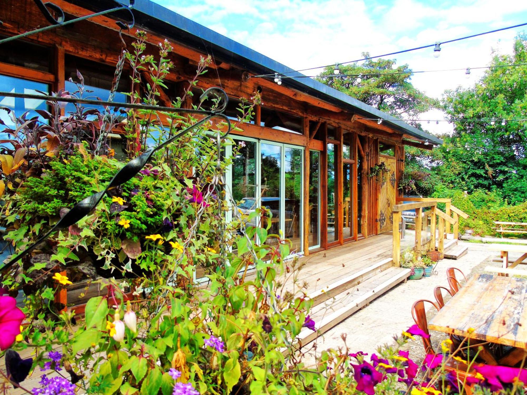 Llandysul Ceridwen Glamping, Double Decker Bus And Yurts酒店 外观 照片