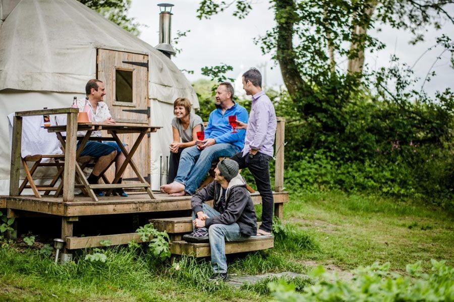 Llandysul Ceridwen Glamping, Double Decker Bus And Yurts酒店 外观 照片