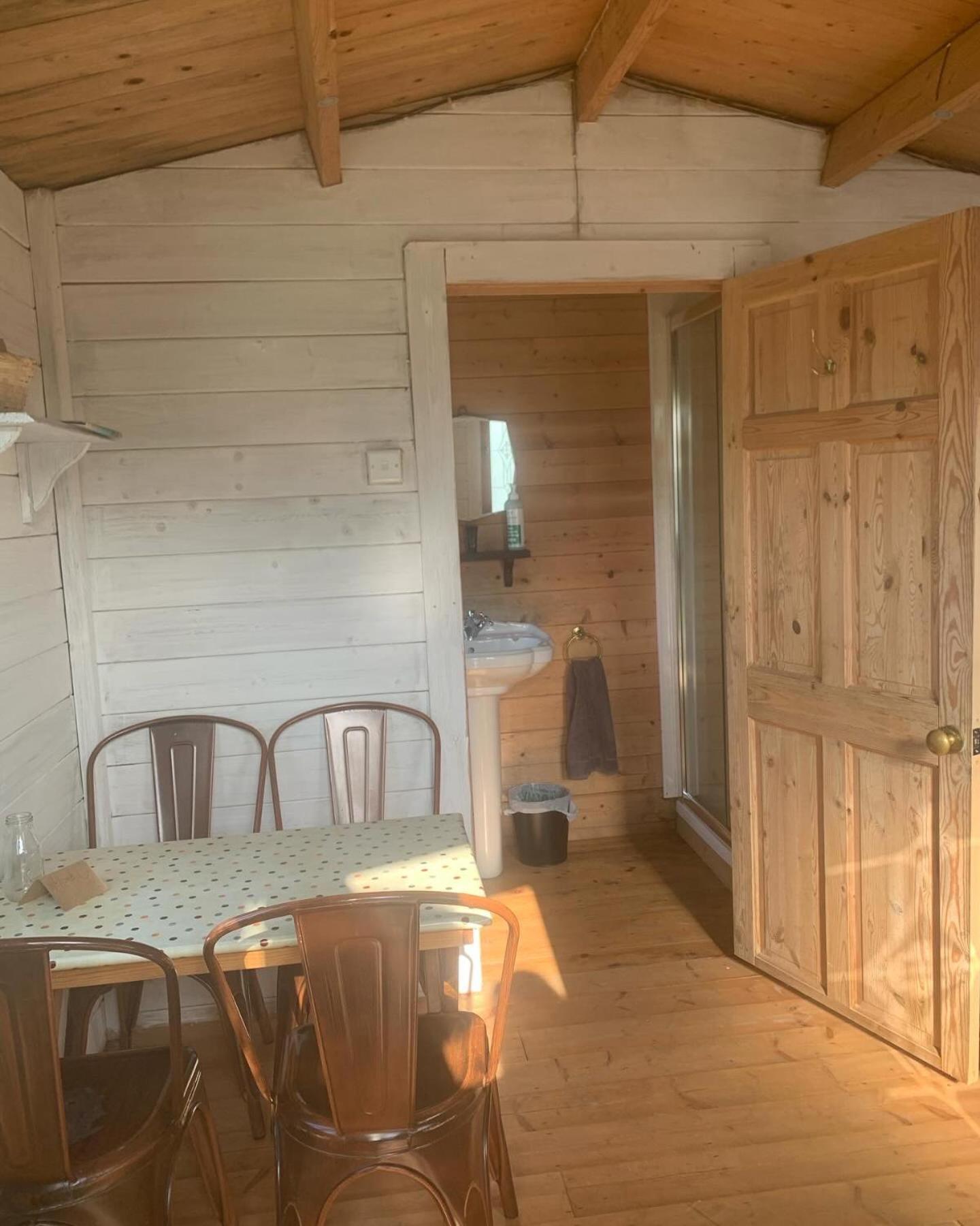 Llandysul Ceridwen Glamping, Double Decker Bus And Yurts酒店 外观 照片
